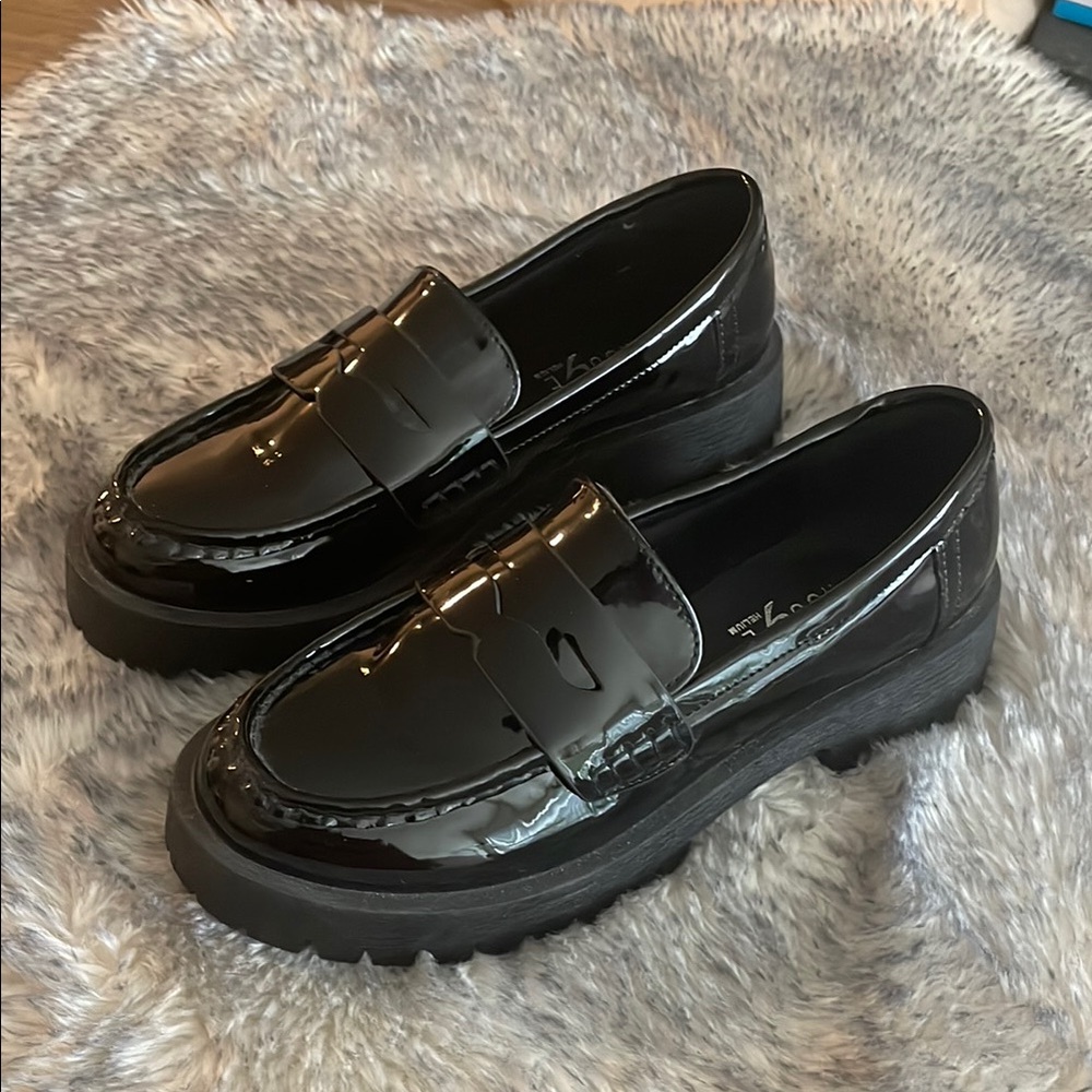 Rouge Helium Black Sleek Slip-On Loafers
